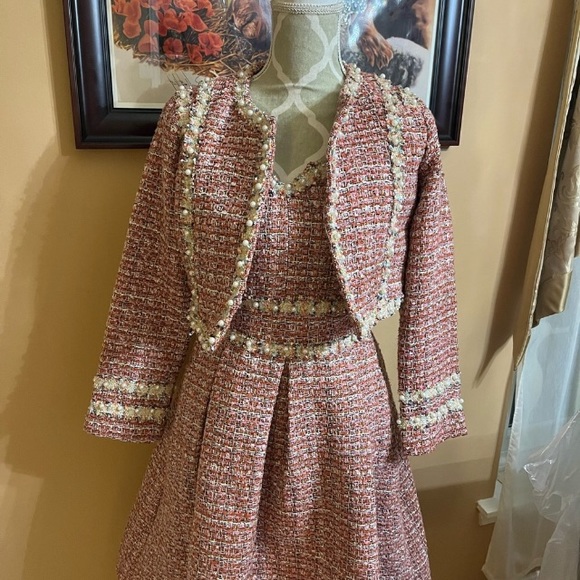 ⭐️SOLD⭐️Gorgeous tweed and pearl Jacket and Dress set - Picture 12 of 16